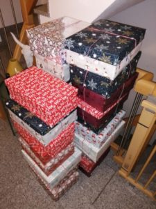 Geschenkpakete des Jugendrats Bergkirchen / ©Susi Baur